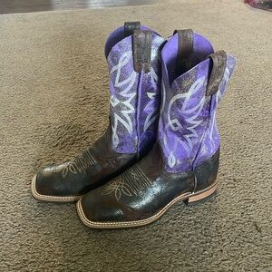Justin Women’s Cowgirl Boots BRAND NEW
